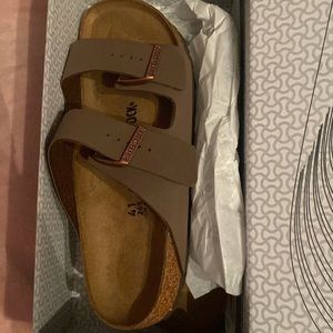 size 10 arizona brown Birkenstocks
